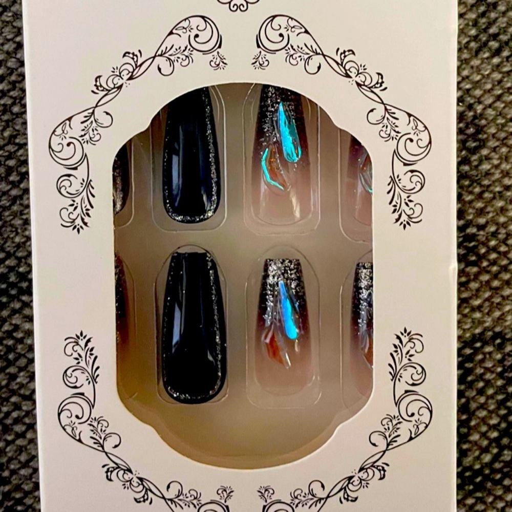 Press on nails